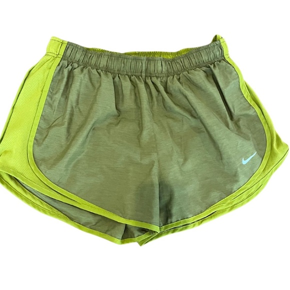 Nike Dri-Fit Women's Shorts (L) - set of 4 - Picture 2 of 3